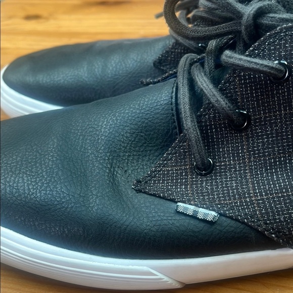 Ben Sherman Black and White Chukka Boots with Minimalist Design - Picture 4 of 16